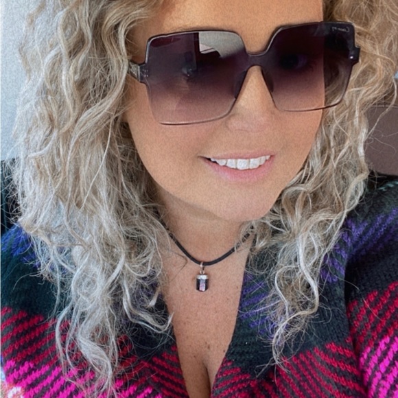 Meet your Posher, Jordan - Picture 6 of 8